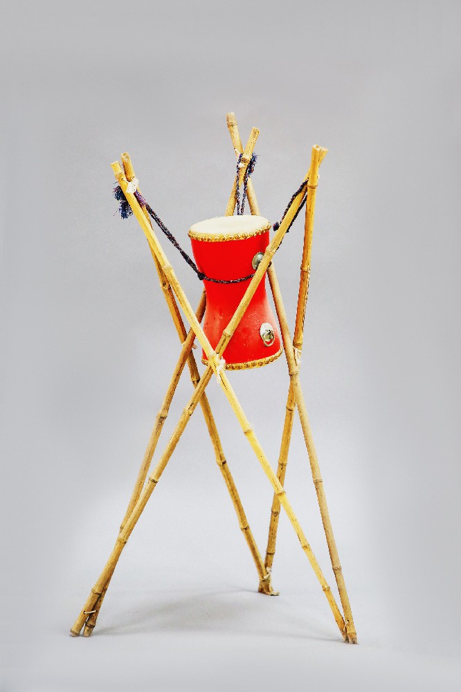 现代竹架站鼓