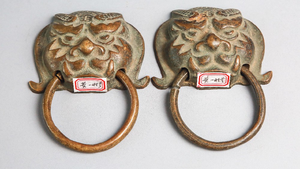 清代兽面双衔环铜门辅首